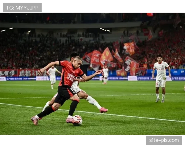 成都蓉城定位球破僵局 罗慕洛第78分钟“妖刀”角球直挂近角